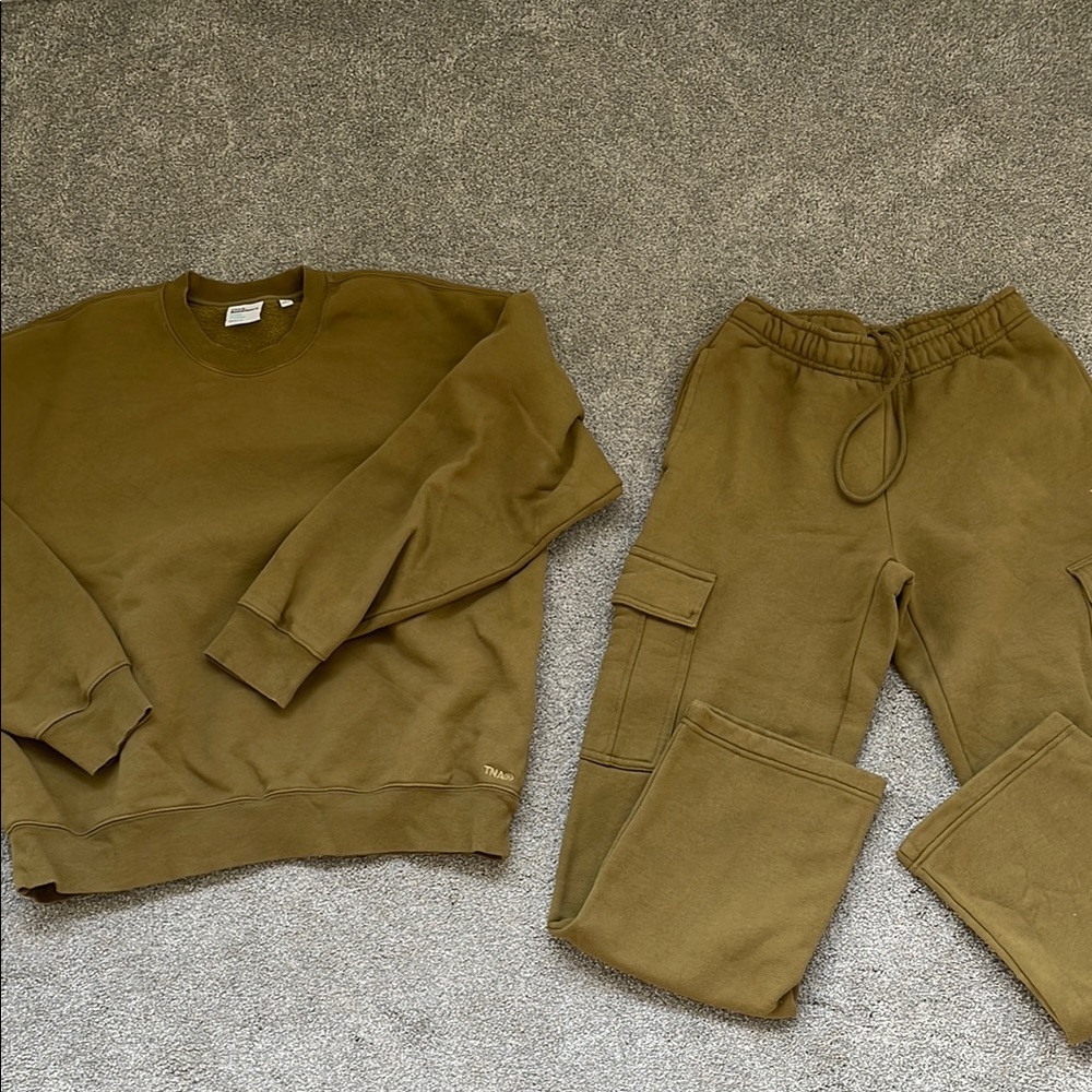 Aritzia TNA Cozy Fleece Crewneck and Cargo Sweatpant